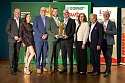Markus und Harald Rossol (Mitte) freuen sich über die Auszeichnung „Motor des Nordens“. Dazu gratulieren (von links) Christian Meyer-Hammerström (Jury), Annie Heger (Moderatorin des Abends), Bremens Bürgermeister Dr. Andreas Bovenschulte, Karin Beckmann (Jury), Prof. Thomas Albert (Jury) und Prof. Dr. Manfred Weisensee (Jury). Foto: Izabela Mittwollen | Powerhouse Nord Markus und Harald Rossol (Mitte) freuen sich über die Auszeichnung „Motor des Nordens“. Dazu gratulieren (von links) Christian Meyer-Hammerström (Jury), Annie Heger (Moderatorin des Abends), Bremens Bürgermeister Dr. Andreas Bovenschulte, Karin Beckmann (Jury), Prof. Thomas Albert (Jury) und Prof. Dr. Manfred Weisensee (Jury). Foto: Izabela Mittwollen | Powerhouse Nord