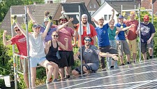 Solarstromanlage mit Team des Bremer SolidarStroms