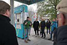 Andreas Wellbrock (HY.City.Bremerhaven GmbH) stellte beim Partnertreffen die Wasserstofftankstelle vor, die direkt vor dem Betriebshof von Bremerhaven Bus entsteht.